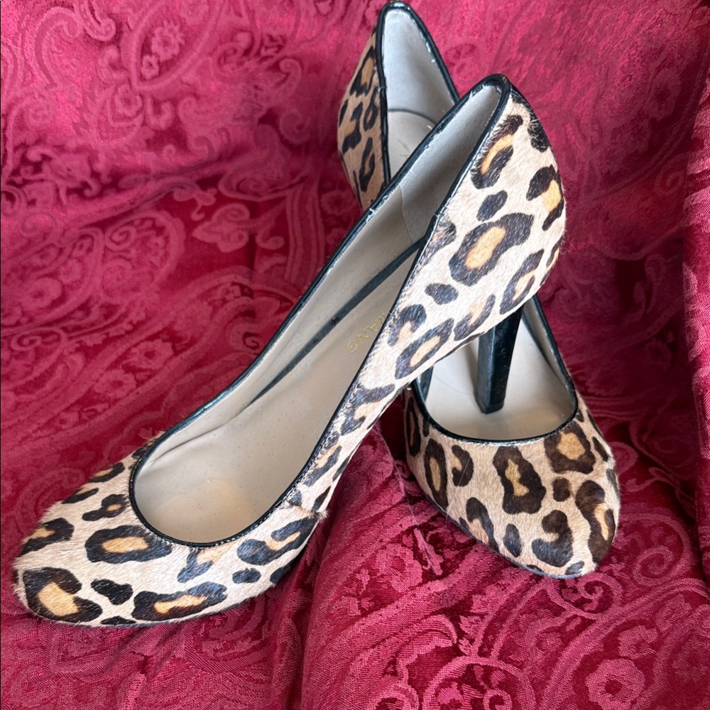 Arturo Chiang Leopard Print Pump in Tan and Black